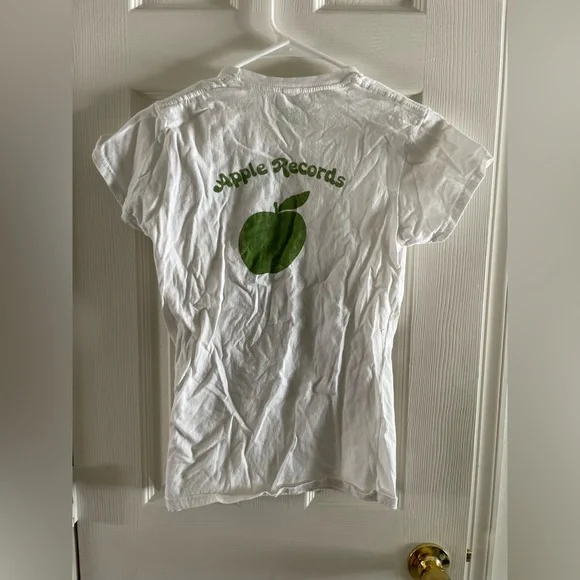 Beatles Apple Records Tee 🍏 - Picture 3 of 3